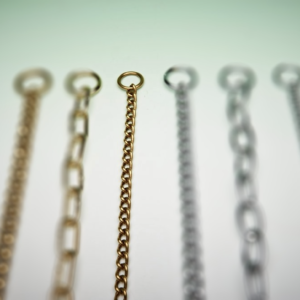 Medium Weight Twisted Link Check Chain - Brass